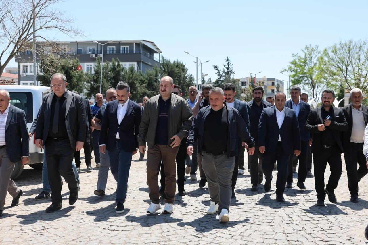 Başkan G&uuml;lpınar Birecik&rsquo;te Afet B&ouml;lgesini İnceledi