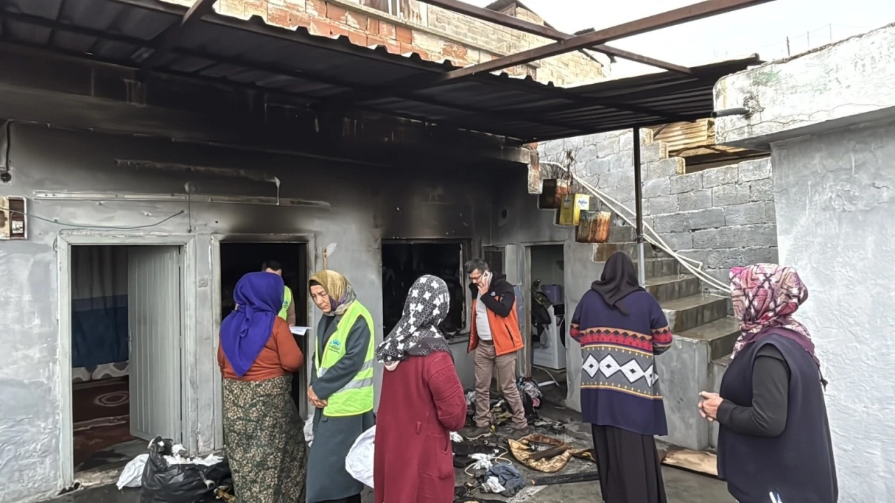 Bayram Gecesi Evleri Yanan 7 &Ccedil;ocuklu Aileye Eyy&uuml;biye Belediyesi Destek Oldu