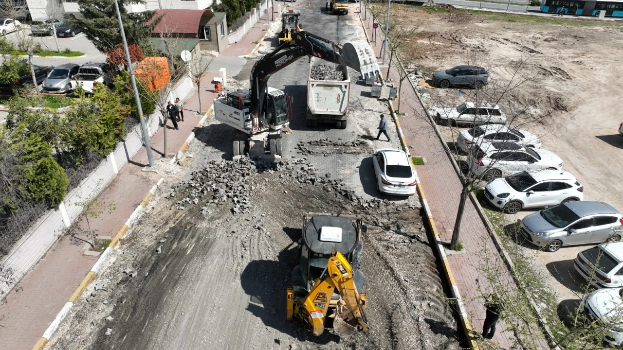 B&uuml;y&uuml;kşehir&rsquo;den Karak&ouml;pr&uuml;&rsquo;de Sıcak Asfalt Hamlesi