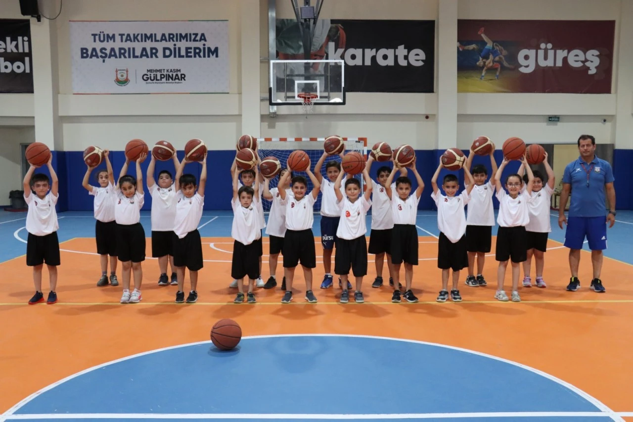 &Ccedil;ocuklar Yaz Tatilini Basketbolla Değerlendiriyor