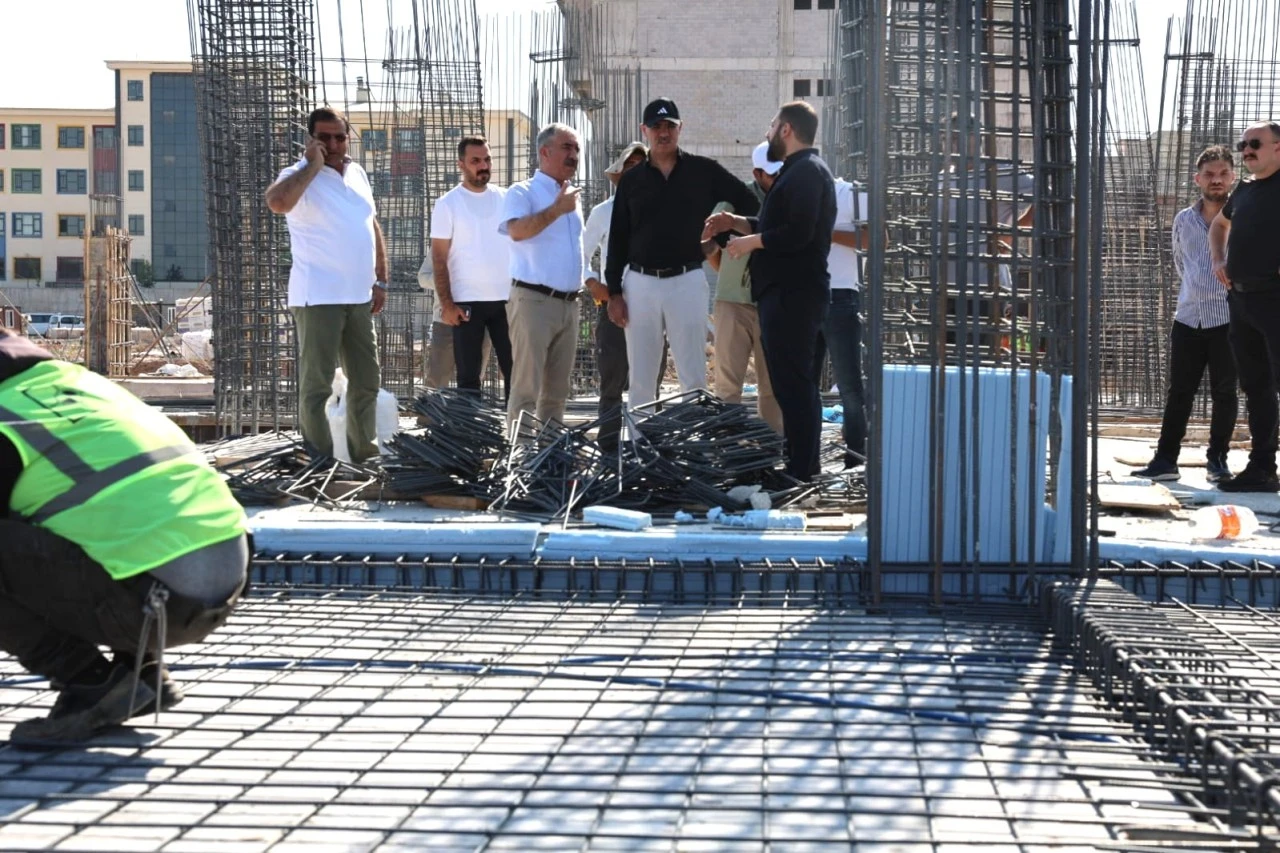 Eyy&uuml;biye'nin Yeni Belediye Binasında &Ccedil;alışmalar Hız Kesmiyor