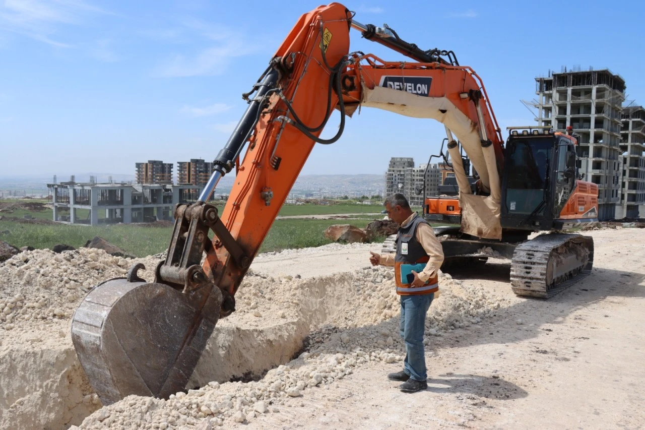 G&uuml;zelyurt&rsquo;ta Yol, Su ve Altyapı &Ccedil;alışmaları Etap Etap İlerliyor