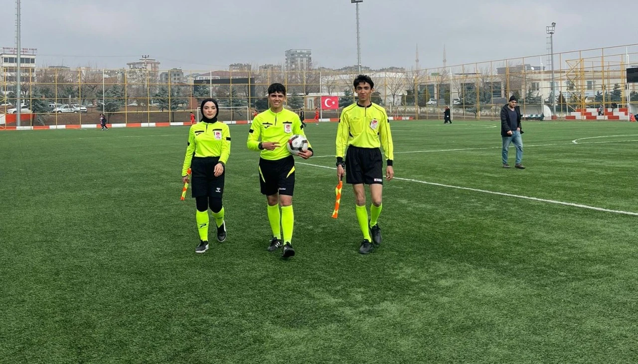 &nbsp;Gen&ccedil; Hakem Veysel Karakış Dikkat &Ccedil;ekiyor