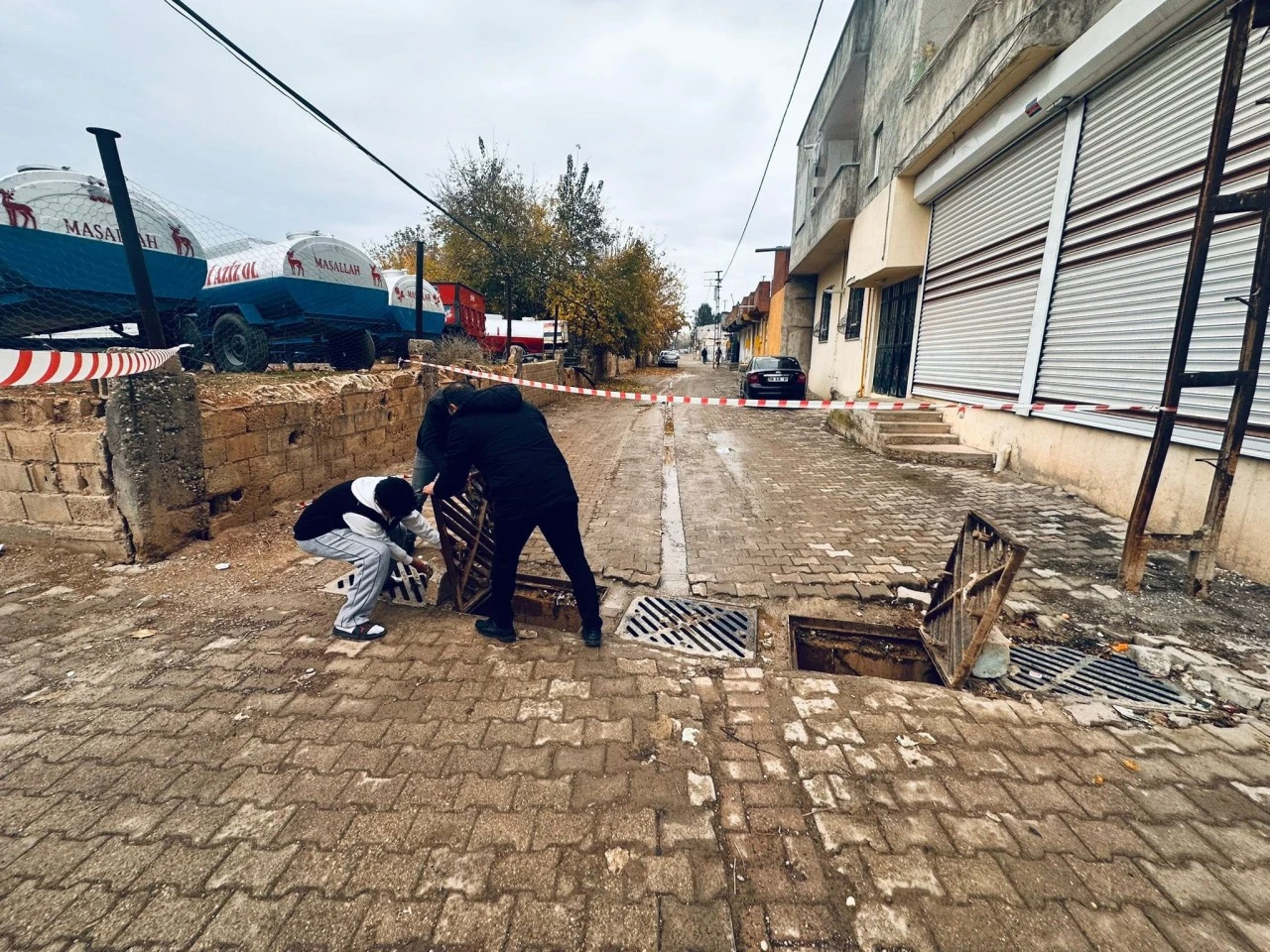 Hilvan’da Yağış Alarmı: Belediye Ekipleri Gece Boyunca Sahada