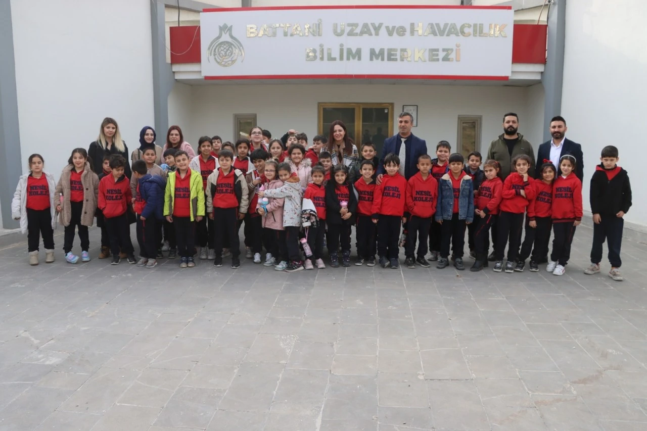 Öğrenciler Uzayı Ve Teknolojiyi Keşfediyor