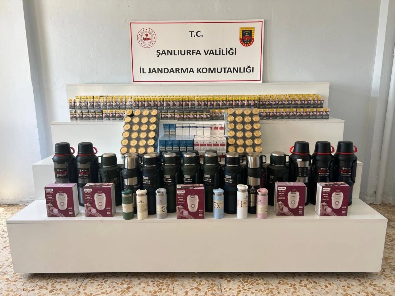 Şanlıurfa&rsquo;da Ka&ccedil;ak&ccedil;ılık Operasyonları: Binlerce Sigara ve Alkol Ele Ge&ccedil;irildi
