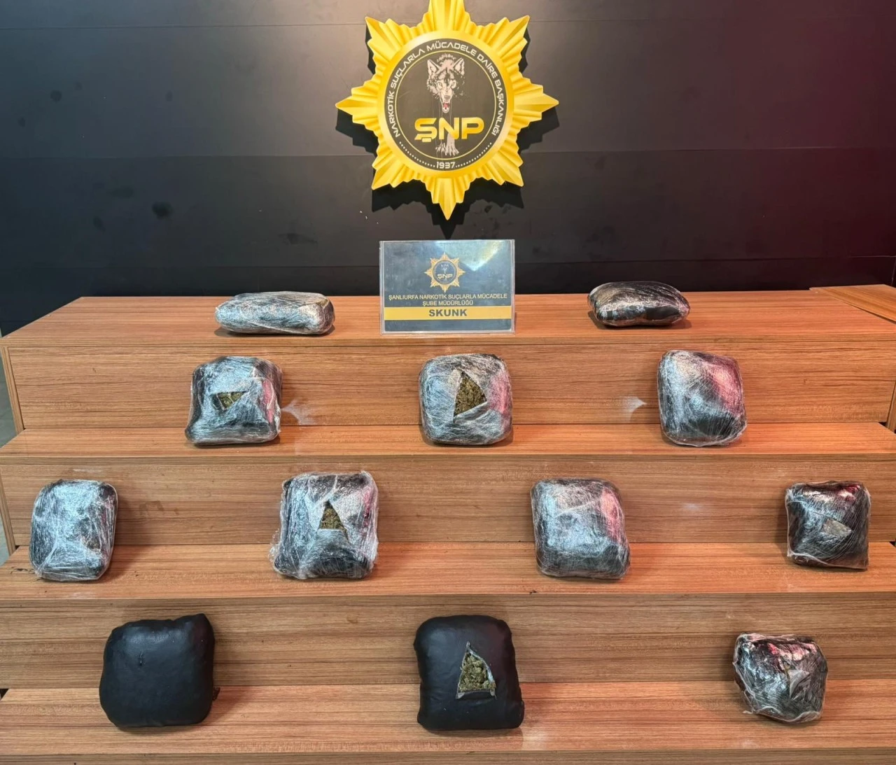 Şanlıurfa&rsquo;da Narkotik Operasyonu: 8 Kilo Skunk Ele Ge&ccedil;irildi