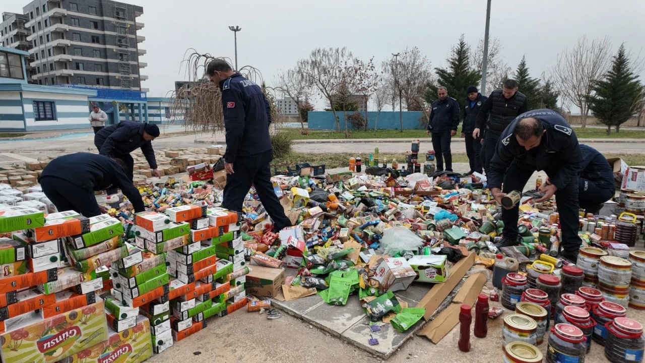 Viranşehir&rsquo;de 15 Bin Tarihi Ge&ccedil;miş &Uuml;r&uuml;n İmha Edildi