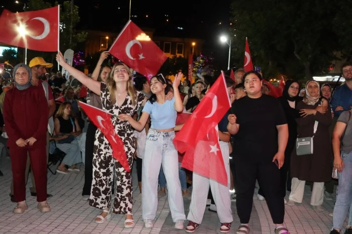 Kayseri&rsquo;de Urfa R&uuml;zg&acirc;rı! Şanlıurfa&rsquo;nın T&uuml;rk&uuml;leriyle Binlerce Kişi Coştu