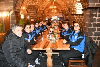 Ağrı Kadın Futbol Takımı’na Siverek Belediyesi’nden Destek