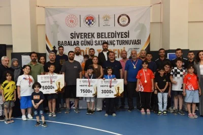 Babalar G&uuml;n&uuml; Satran&ccedil; Turnuvası&rsquo;nda Şampiyonlar &Ouml;d&uuml;llerine Kavuştu