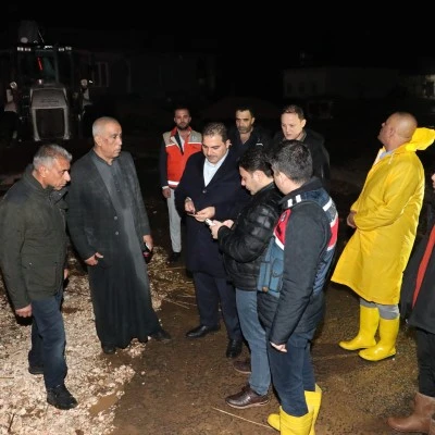 Başkan Canpolat ve Kaymakam Şahin Gece Boyu Sahadaydı