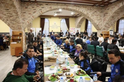 Başkan G&uuml;lpınar, Engelli Bireylerle İftar Sofrasında Buluştu