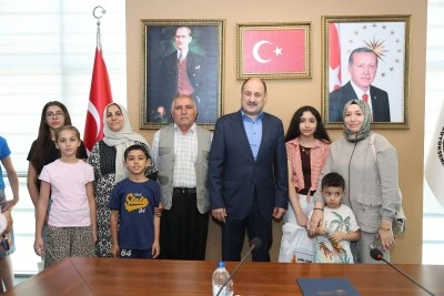 Başkan G&uuml;lpınar, LGS Şampiyonları ve Dereceye Giren &Ouml;ğrencileri Ağırladı