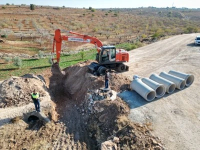 Büyükşehir Belediyesi Bozova’da Deforme Olan Yolu Yeniliyor