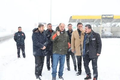 B&uuml;y&uuml;kşehir Belediyesi Karla M&uuml;cadelede Seferber Oldu