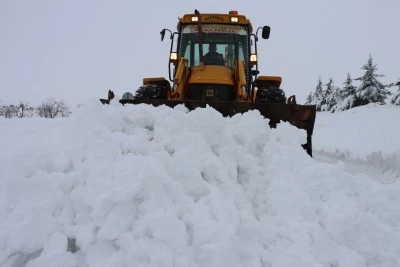 B&uuml;y&uuml;kşehir Belediyesi&rsquo;nden Karla M&uuml;cadelede Yoğun Mesai: Ulaşım Y&uuml;zde 95 Oranında Sağlandı