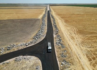B&uuml;y&uuml;kşehir Belediyesi Siverek&rsquo;te 17 kilometrelik yolu yeniledi