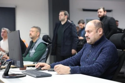 B&uuml;y&uuml;kşehir&rsquo;den Kar Mesaisi: Trafiğe &Ccedil;ıkmayın Uyarısı