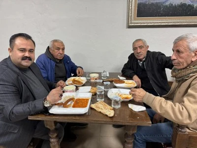 Eş Başkan İnan, İftarda Vatandaşlarla Aynı Sofrada Buluştu