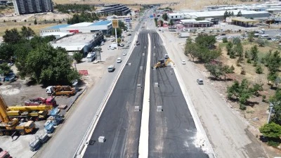 Evren Sanayi Sitesi Katlı Kavşağında Asfalt Mesaisi S&uuml;r&uuml;yor