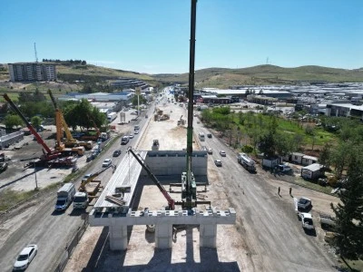 Evren Sanayi Sitesi Katlı Kavşak Projesinde Kiriş Montajına Ge&ccedil;ildi