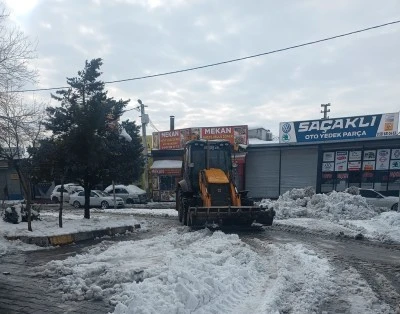 Eyy&uuml;biye Belediyesi Karla M&uuml;cadele &Ccedil;alışmalarını S&uuml;rd&uuml;r&uuml;yor