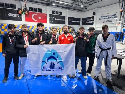 Eyy&uuml;biye Belediyesi Sporcularından Taekwondo&rsquo;da B&uuml;y&uuml;k Başarı