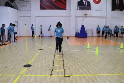 Gen&ccedil;ler Haliliye ile Hayallerine kavuşuyor