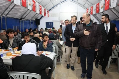 G&uuml;lpınar, Rabia Meydanı&rsquo;nda Vatandaşlarla İftar A&ccedil;tı