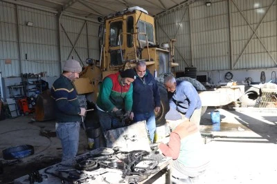 Karak&ouml;pr&uuml; Belediyesi Ara&ccedil; Filosunu Kendi İmk&acirc;nlarıyla Bakımdan Ge&ccedil;iriyor