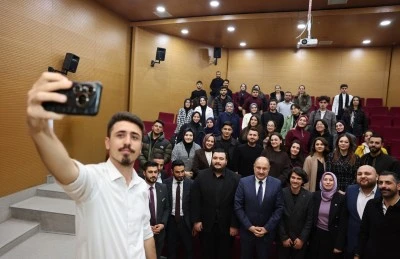 Başkan G&uuml;lpınar &Uuml;niversiteli Gen&ccedil;lerle Buluştu&nbsp;