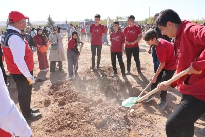  Karaköprü’de 5 Bin Fidan Toprakla Buluştu