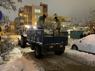 Haliliye Belediyesi Karla M&uuml;cadelede Gece Boyunca Sahadaydı