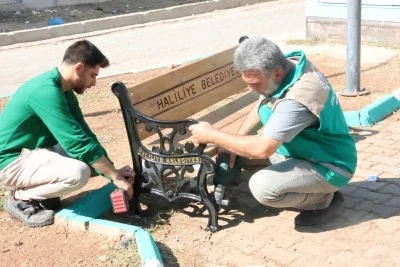 Haliliye Belediyesi Kent Mobilyalarını Kendi At&ouml;lyelerinde &Uuml;retiyor