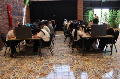 Haliliye Belediyesi k&uuml;t&uuml;phaneleri sınav maratonundaki gen&ccedil;lerin g&ouml;zdesi oldu