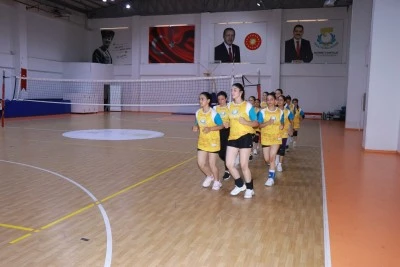 Haliliye Belediyesi’nden Gençlere Spor Desteği: Voleybol Kurslarına Yoğun İlgi