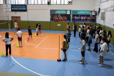Haliliye&rsquo;de Gen&ccedil;ler Voleybol Kursunda Buluşuyor