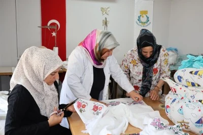 Haliliye&rsquo;de Kadınlar Hem &Ouml;ğreniyor Hem &Uuml;retiyor