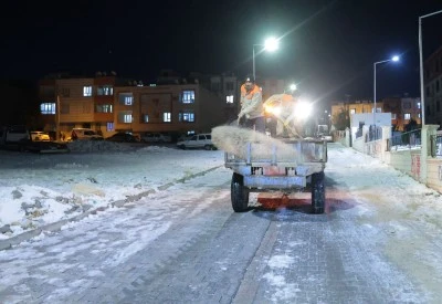 Haliliye&rsquo;de Kar Mesaisi Kesintisiz S&uuml;r&uuml;yor