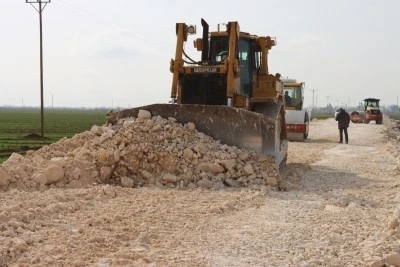 Harran&ndash;Ak&ccedil;akale Grup Yolunda Sıcak Asfalt &Ccedil;alışması S&uuml;r&uuml;yor