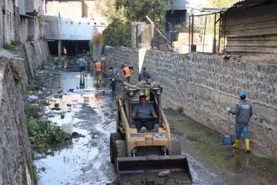 Hilvan’da Korçik Deresi Temizleniyor