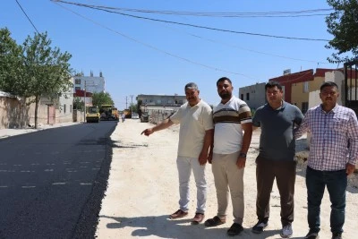 Hilvan&rsquo;da sıcak asfalt &ccedil;alışmaları s&uuml;r&uuml;yor