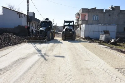 Hilvan&rsquo;da Yol Seferberliği: Altyapı ve Ulaşım Sorunları &Ccedil;&ouml;z&uuml;l&uuml;yor