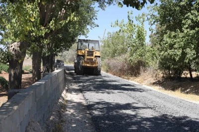 Karaköprü Belediyesi, kırsal mahallelerde yol konforunu artırıyor