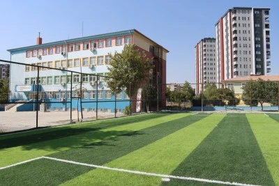 Karak&ouml;pr&uuml;&rsquo;de 5 okula sentetik &ccedil;im saha yapılıyor