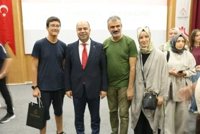 Karak&ouml;pr&uuml;&rsquo;de LGS&rsquo;de dereceye giren &ouml;ğrenciler &ouml;d&uuml;llendirildi