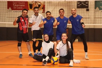Karaköprü’de Öğretmenler Arası Voleybol Turnuvası Heyecanı Sürüyor