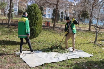 Karak&ouml;pr&uuml;&rsquo;de Parklar Yaz &Ouml;ncesi Bakıma Alındı