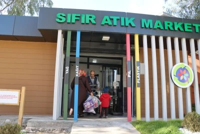 Karak&ouml;pr&uuml;&rsquo;de Sıfır Atık Marketleri Geri D&ouml;n&uuml;ş&uuml;me Katkı Sunuyor